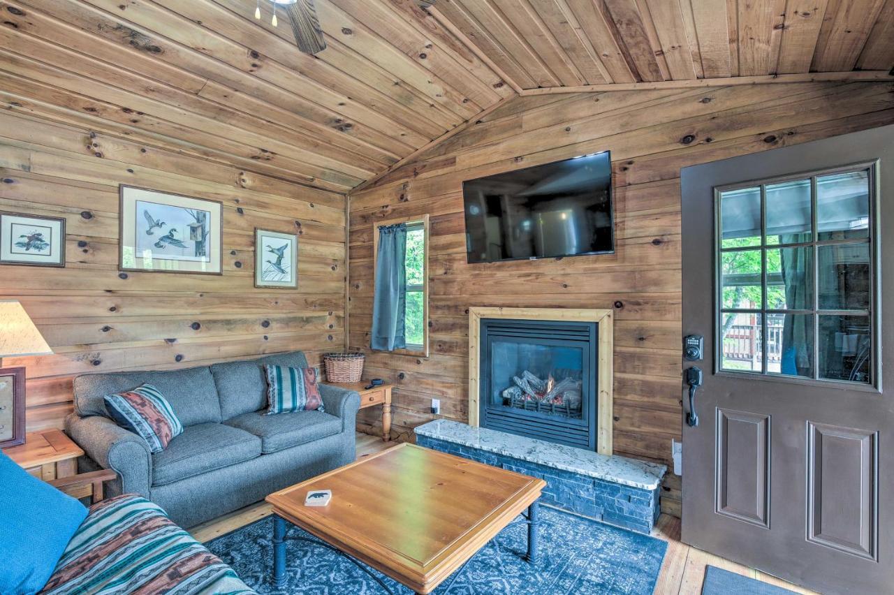 Villa Cozy Riverfront Cabin With Fire Pit Fish And Explore! à Murphy Extérieur photo